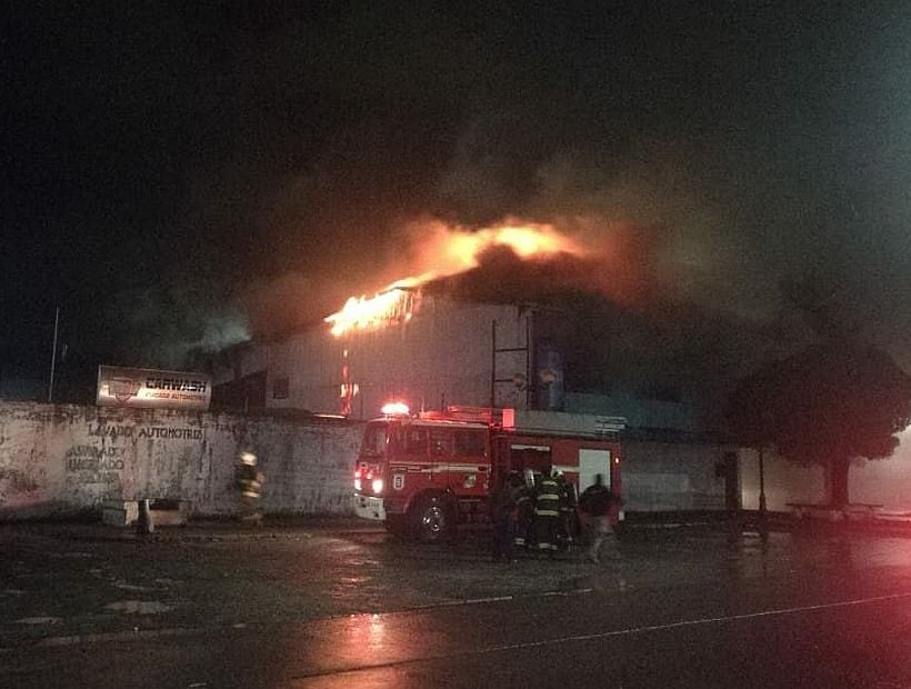 [VIDEO] Un incendio destruyó un local nocturno en Coronel