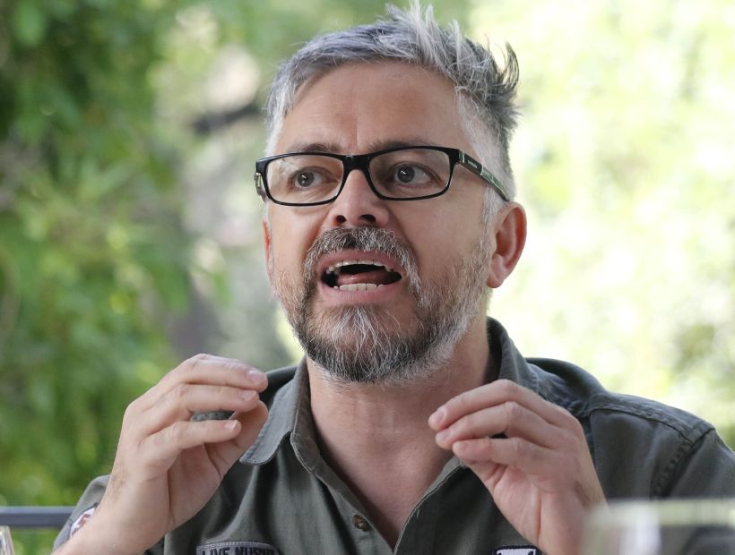 Jorge Baradit defendió a Francisco Ortega tras polémica por escrito sexista con Nicolás López