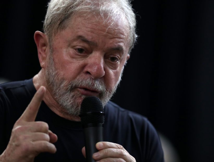 Jefe de tribunal interviene en la batalla judicial brasileña y mantiene a Lula en prisión