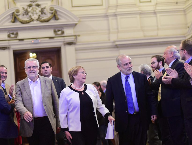 Oposición defiende eventual visita de Bachelet a Lula como un 
