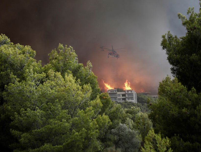 Incendios forestales dejan al menos 20 muertos en Grecia