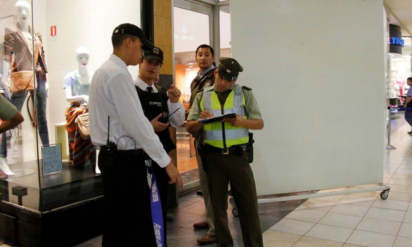 Dos robos con intimidación afectaron a malls capitalinos este viernes