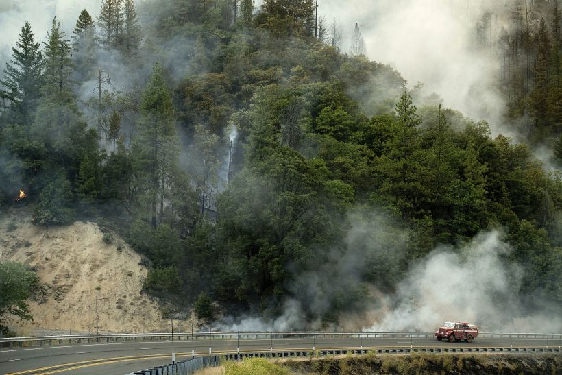 Cinco muertos y 38 mil evacuadas por incendios en norte de California