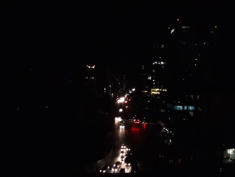 Corte de luz afecta a la zona oriente de Santiago