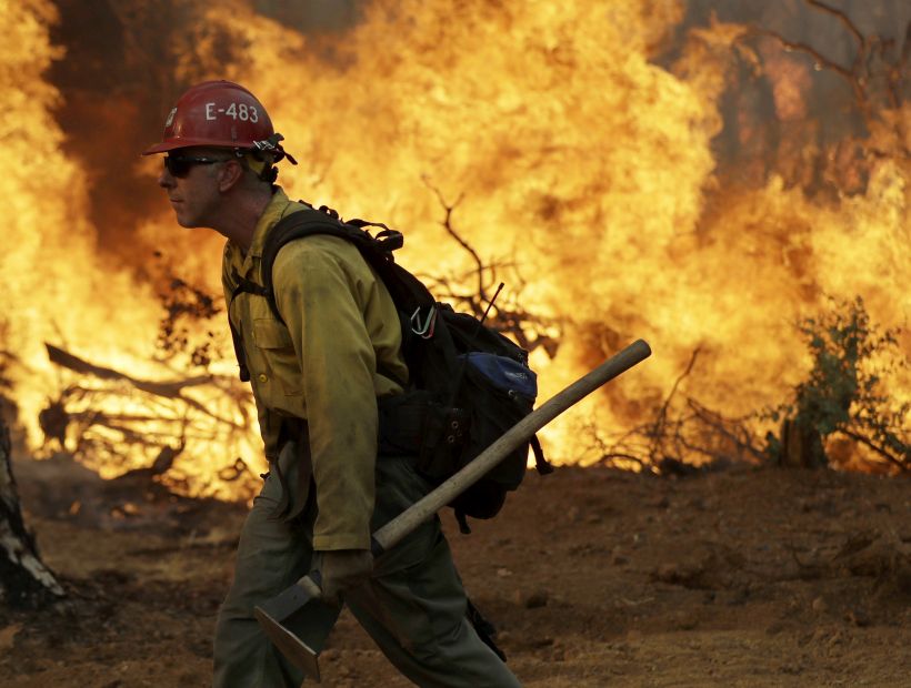 El mortal incendio en el norte de California se mantiene sin control y ya van 6 muertos
