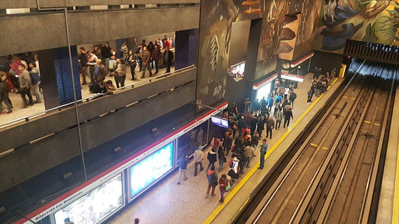 Metro de Santiago presenta problemas en su servicio