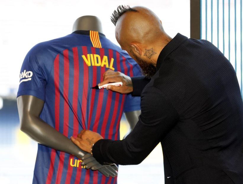 El número de camiseta que usará Vidal en el Barcelona aún es un misterio