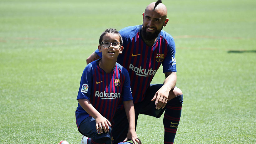 [VIDEO] Vidal dio pistas del número que usará en el Barcelona en el Instagram de su hijo
