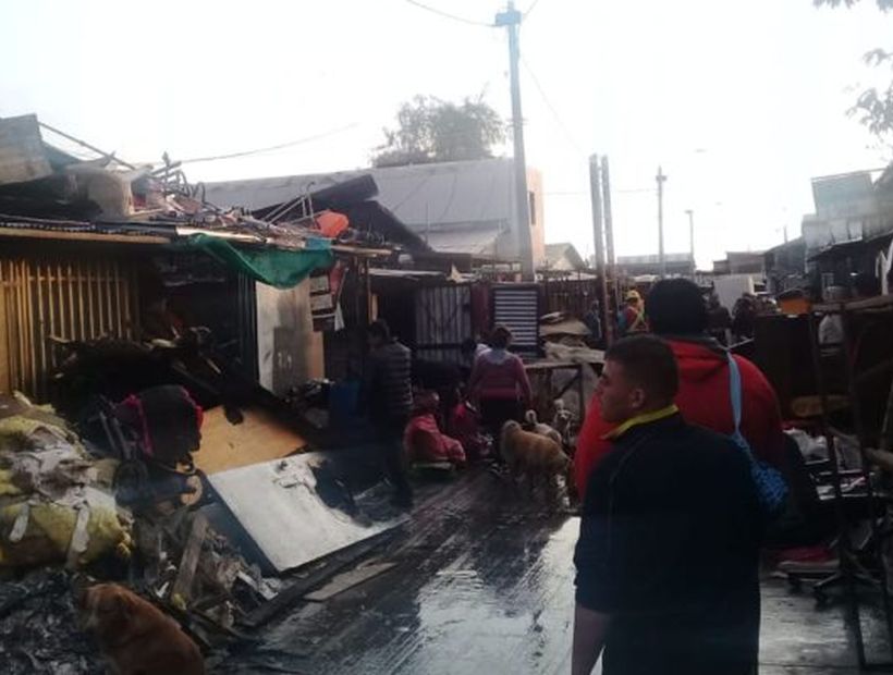 10 viviendas y al menos 100 damnificados dejó incendio en La Pintana