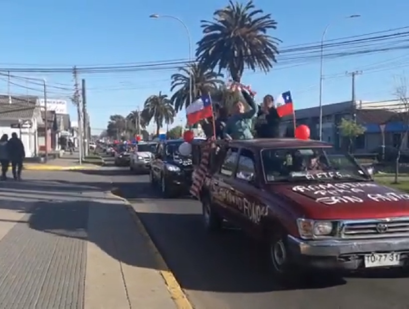 Con una caravana de autos los fonderos de San Antonio se