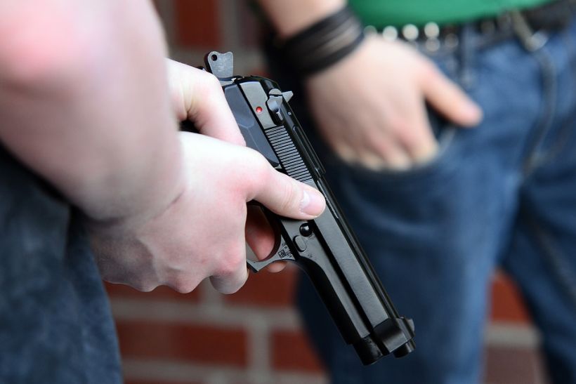 Municipio de La Reina firmó convenio con club de tiro para que vecinos aprendan a usar armas