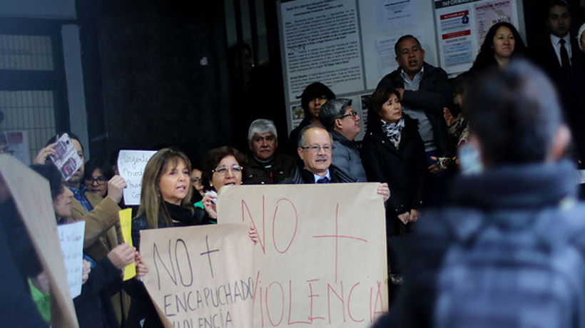 Profesores y apoderados del Instituto Nacional se manifestaron contra ataque de encapuchados