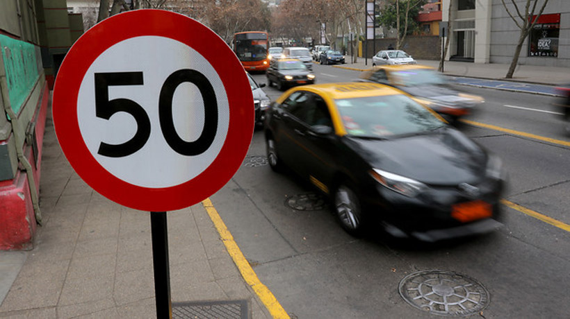 Cerca de 5 mil multas se han cursado por sobrepasar el nuevo límite de velocidad de 50 km/hr en el primer mes