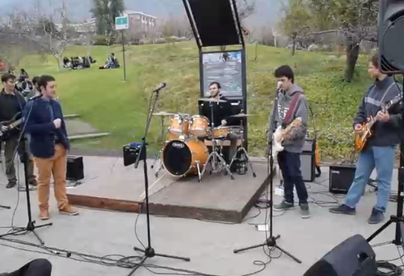 Estudiantes de U. de Los Andes confirman querella contra medios que viralizaron el video de la banda 