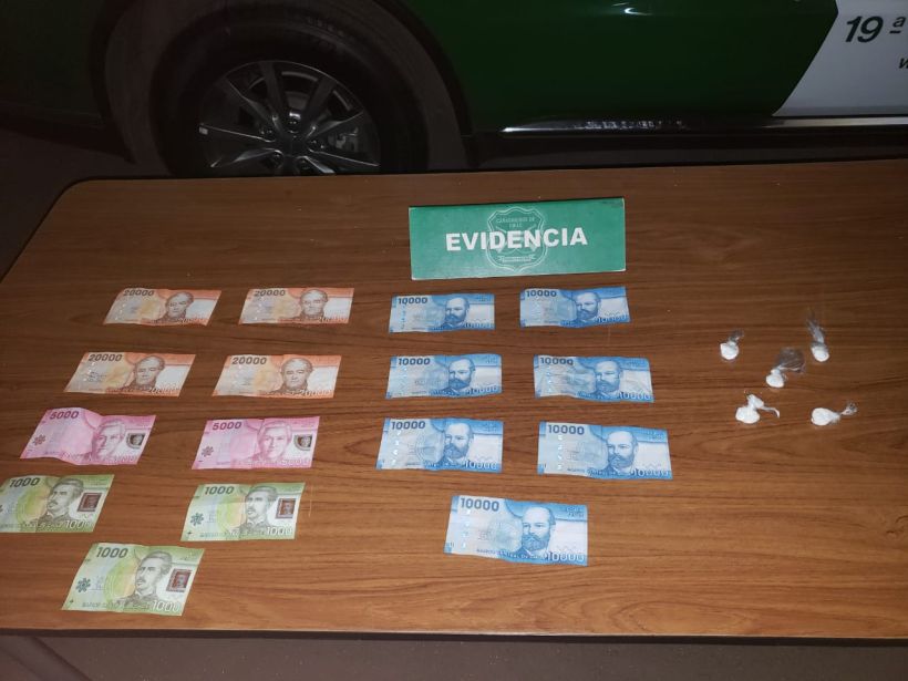 Hombre fue detenido tras ser acusado de ofrecer drogas y dinero a carabinero en el Barrio Bellavista