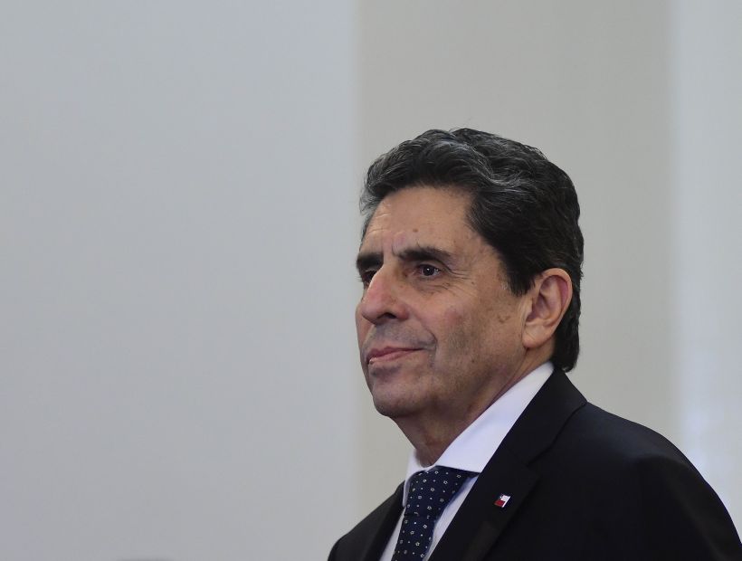 Mauricio Rojas todavía no recibe su sueldo por los 4 días como ministro de las Culturas