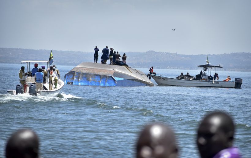 Hallaron un sobreviviente al interior del ferry que naufragó en Tanzania y que dejó más de cien muertos
