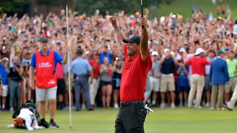 Tiger Woods logró su primera victoria después de cinco años