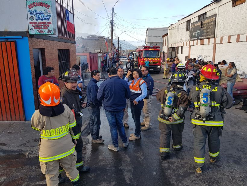 Un incendio consumió la totalidad de una vivienda en Iquique