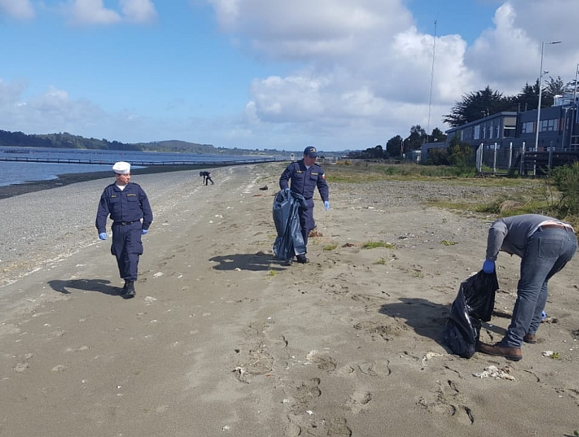 En actividad de limpieza retiraron 235 kilos de desechos desde la playa de Colaco