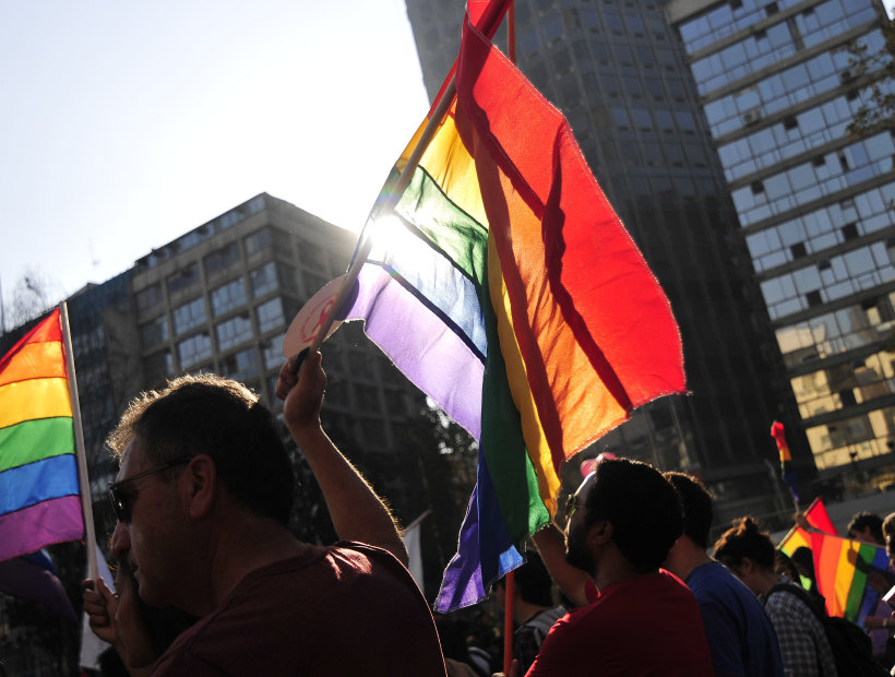 Casen 2017: más de 220 mil personas se identificaron como homosexuales