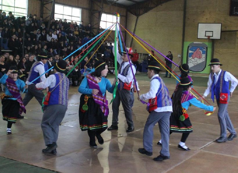 Encuentro de Danza se realizó en el Liceo Armando Robles en Valdivia