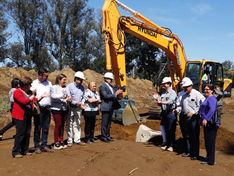 Instalan primera piedra para la construcción de nuevo puente Cautín en