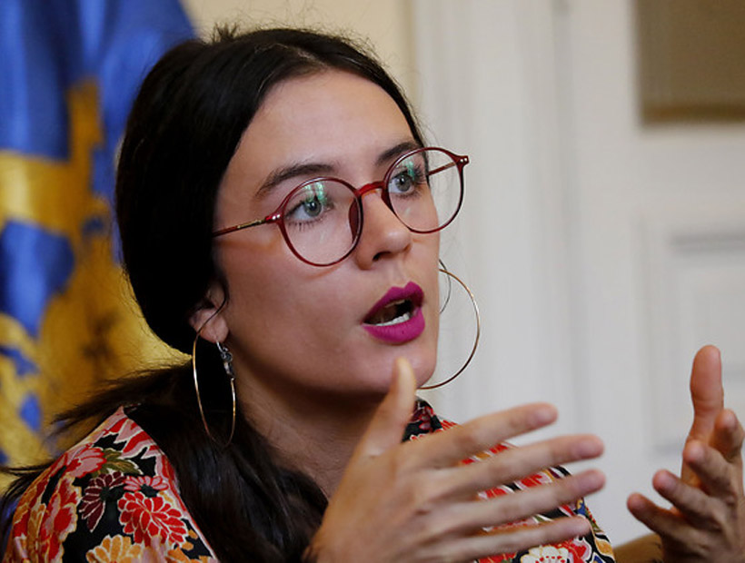 Criticaron a Gonzalo de la Carrera por difundir noticia falsa sobre "defensa" de Camila Vallejo a la pedofilia
