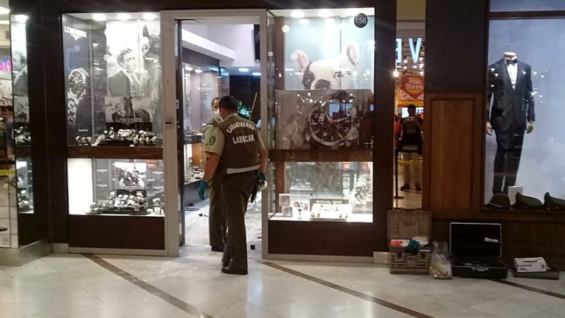 Fiscal Guerra por asalto en Parque Arauco: “es el propio comerciante” el responsable de la seguridad Fiscal Guerra por asalto en Parque Arauco: “es el propio comerciante” el responsable de la seguridad