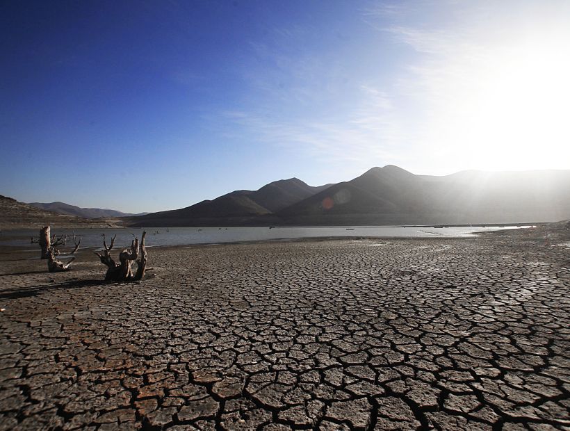 Apuntan a Chile como uno de los países con mayor riesgo hídrico en el mundo Apuntan a Chile como uno de los países con mayor riesgo hídrico en el mundo