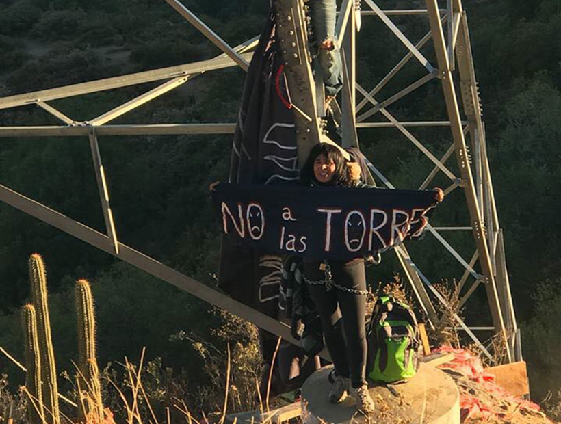 Video Comuneros Llevan Tres D As En La Torre De Alta Tensi N De