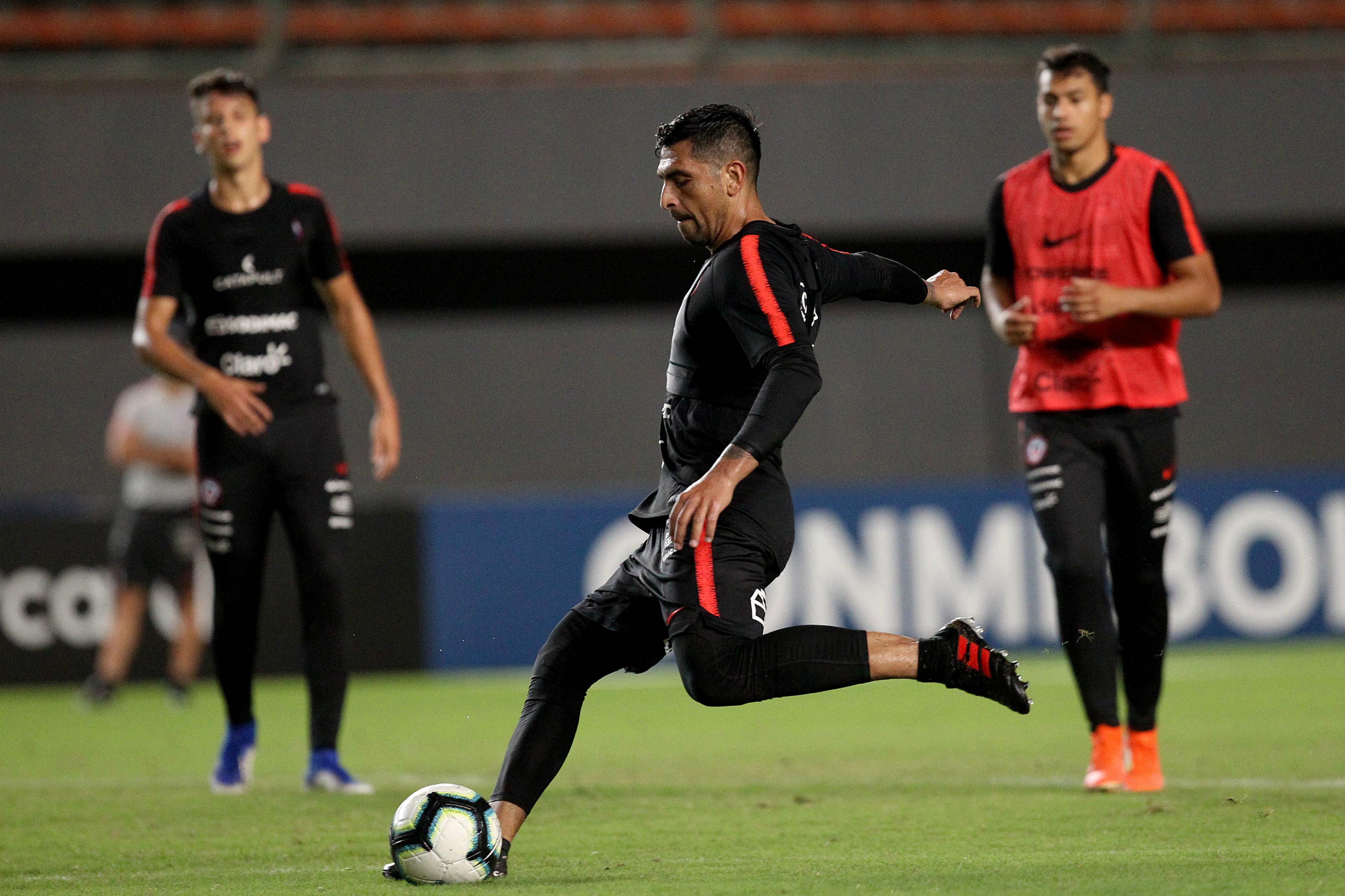 Milito: "Jara tiene condiciones técnicas superiores a la de un central"