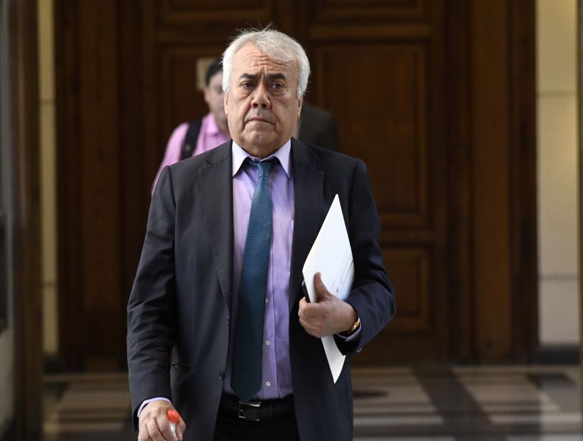 Corte de Iquique ordenó a abogado eliminar publicaciones subidas a Facebook contra diputado Ramón Galleguillos Corte de Iquique ordenó a abogado eliminar publicaciones subidas a Facebook contra diputado Ramón Galleguillos