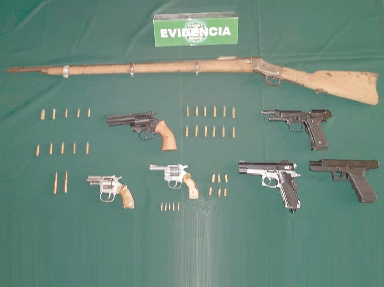 [VIDEO] Detienen a sujeto por tenencia ilegal de armas de fuego y ...