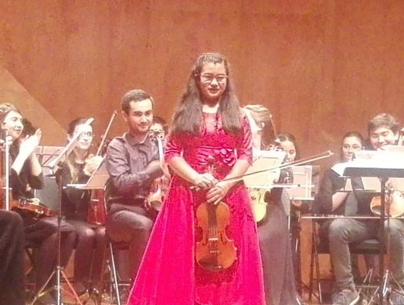 La pequeña violinista cartagenina Sofía Molina debutó como solista La pequeña violinista cartagenina Sofía Molina debutó como solista