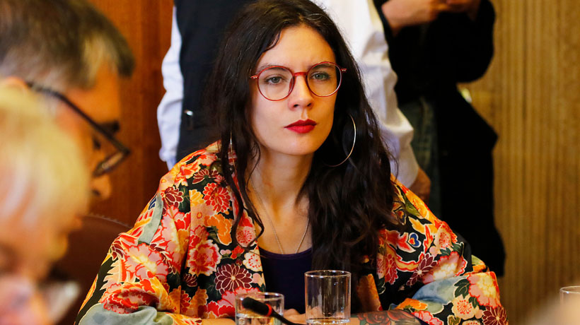 Camila Vallejo acusó improvisación del gobierno por mesa técnica para reducción de jornada laboral