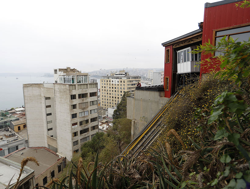 Tras accidente cierran ascensores por mantención preventiva en Valparaíso Tras accidente cierran ascensores por mantención preventiva en Valparaíso