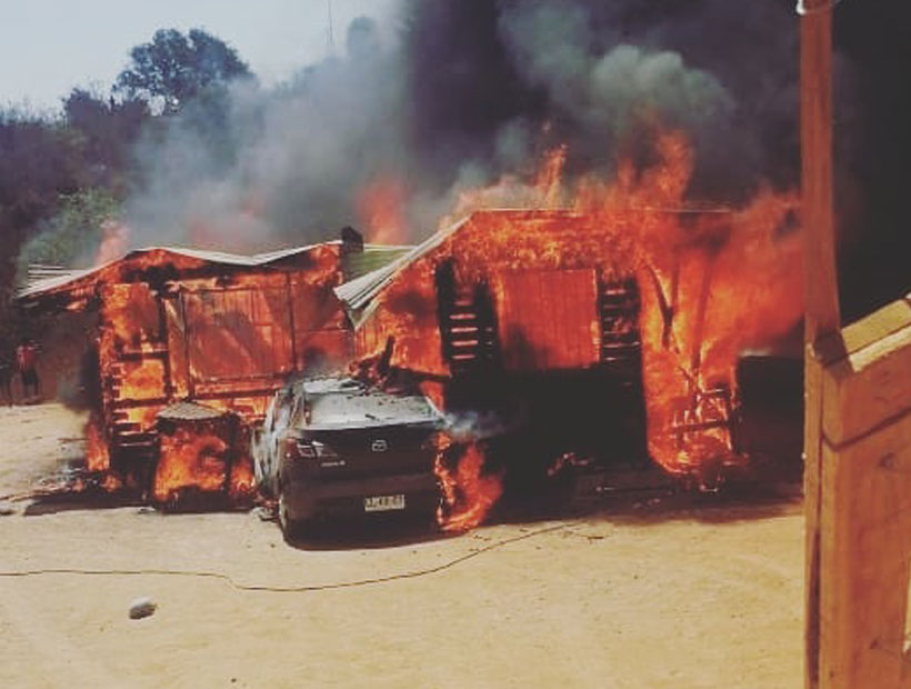 Una mujer y sus dos hijos fallecieron en incendio de casa en Villla Alemana Una mujer y sus dos hijos fallecieron en incendio de casa en Villla Alemana