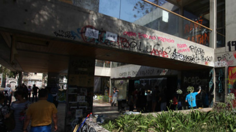 Detienen a presunto autor de robo en Café Literario de Providencia