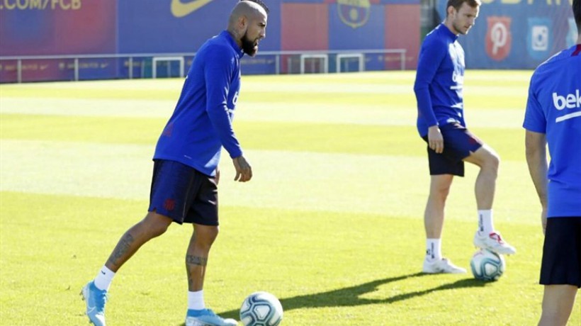 El Barcelona de Arturo Vidal entrenó con plantel completo de cara al regres