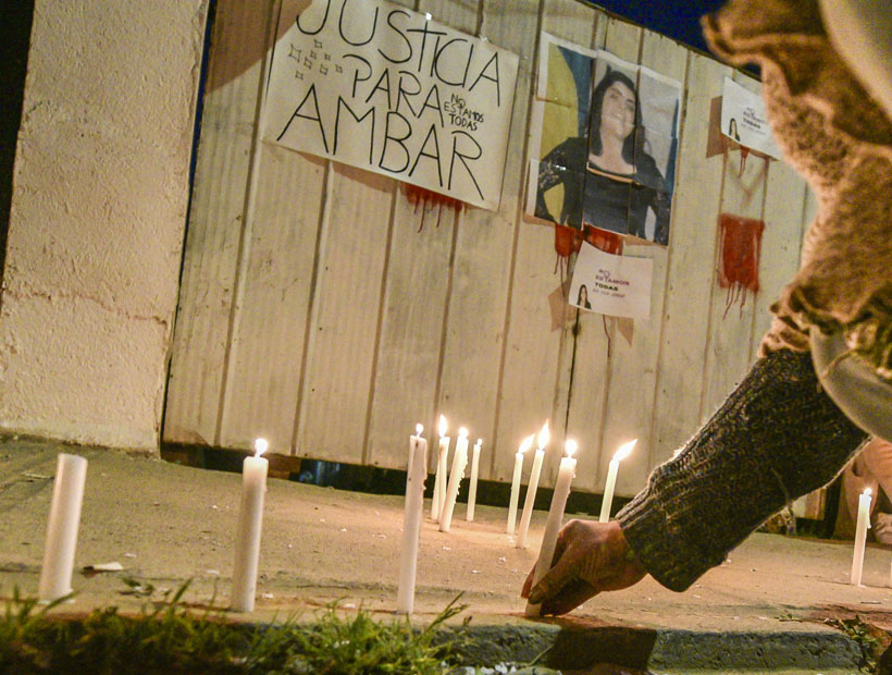 [GALERÍA] Un centenar de personas llegó hasta velatón frente a casa de Ámbar en Villa Alemana