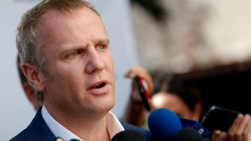 Felipe Kast sobre candidatura de Briones: "Ni siquiera ha dicho si acepta y todo el mundo está histérico pidiendo que asuma rápido" Felipe Kast sobre candidatura de Briones: "Ni siquiera ha dicho si acepta y todo el mundo está histérico pidiendo que asuma rápido"