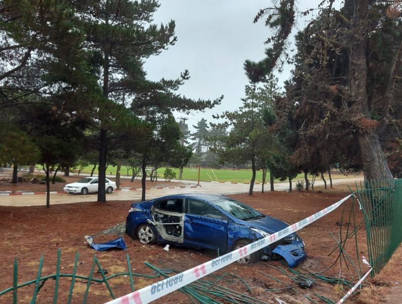 Accidente vehicular terminó con un automóvil volcado en El Quisco