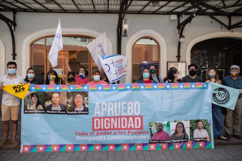 Candidatos a constituyentes de la Lista Apruebo Dignidad firmaron su programa ante notario