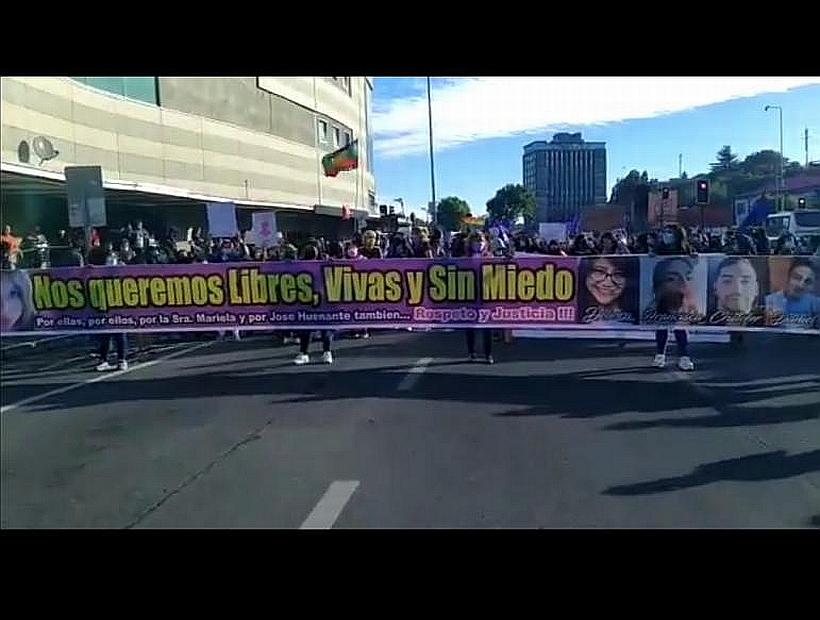Mujeres Marcharon En Puerto Montt En El 8m 0522