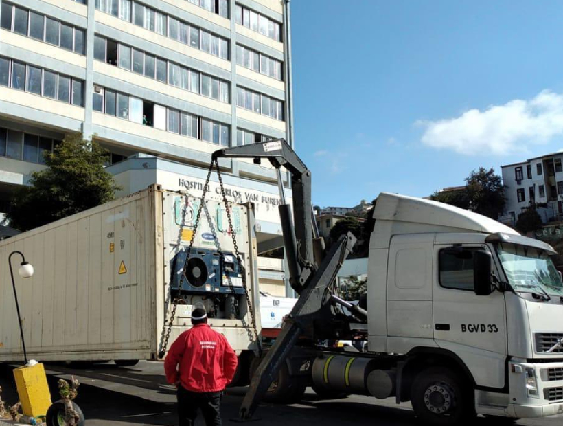 [VIDEO] Hospital Van Buren instala dos contenedores para aumentar capacidad de almacenamiento de morgue