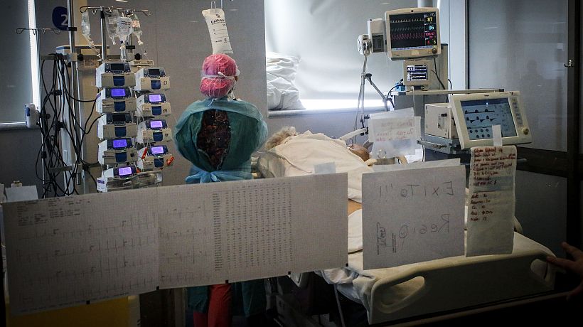 Pacientes con Covid en camas UCI en el Biobío llevan en promedio más de un mes hospitalizados Pacientes con Covid en camas UCI en el Biobío llevan en promedio más de un mes hospitalizados
