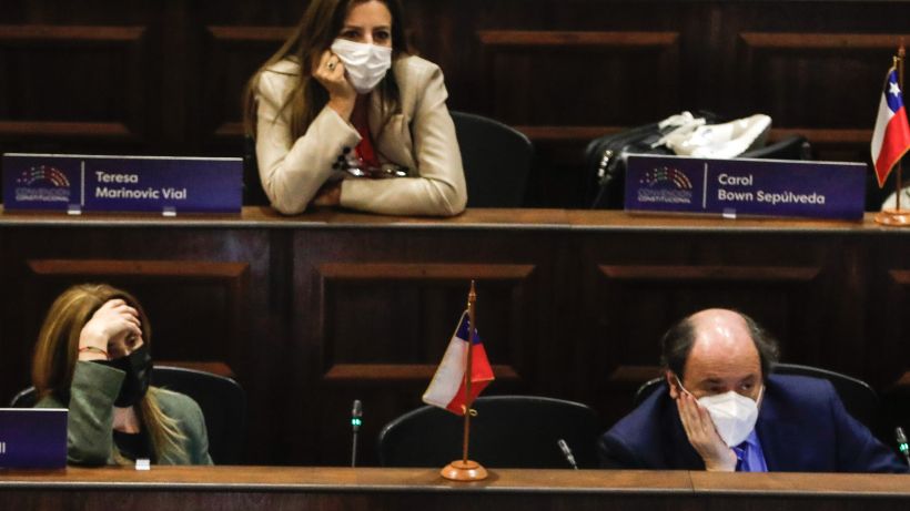 Plebiscitos dirimentes: Vamos por Chile no consigue firmas para ir a la Suprema Plebiscitos dirimentes: Vamos por Chile no consigue firmas para ir a la Suprema