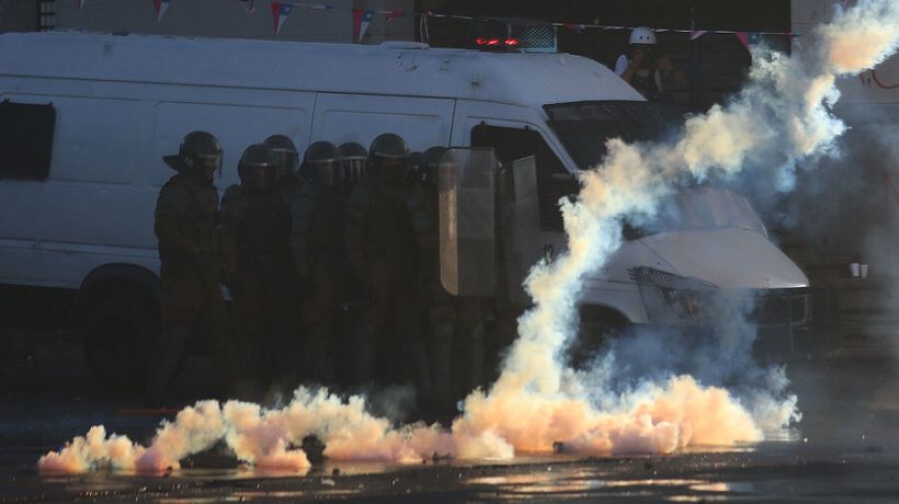 Cuartel de Bomberos en Valparaíso sufrió ataque en medio de protestas por conmemoración del 18-O