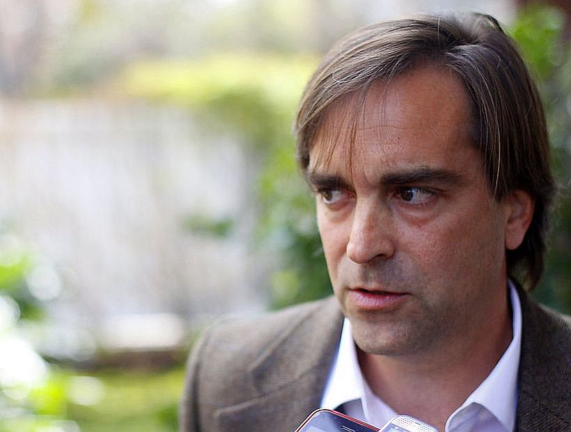 Luciano Cruz-Coke critica a Briones por "desconocer acuerdo" de Evopoli en apoyo a Kast